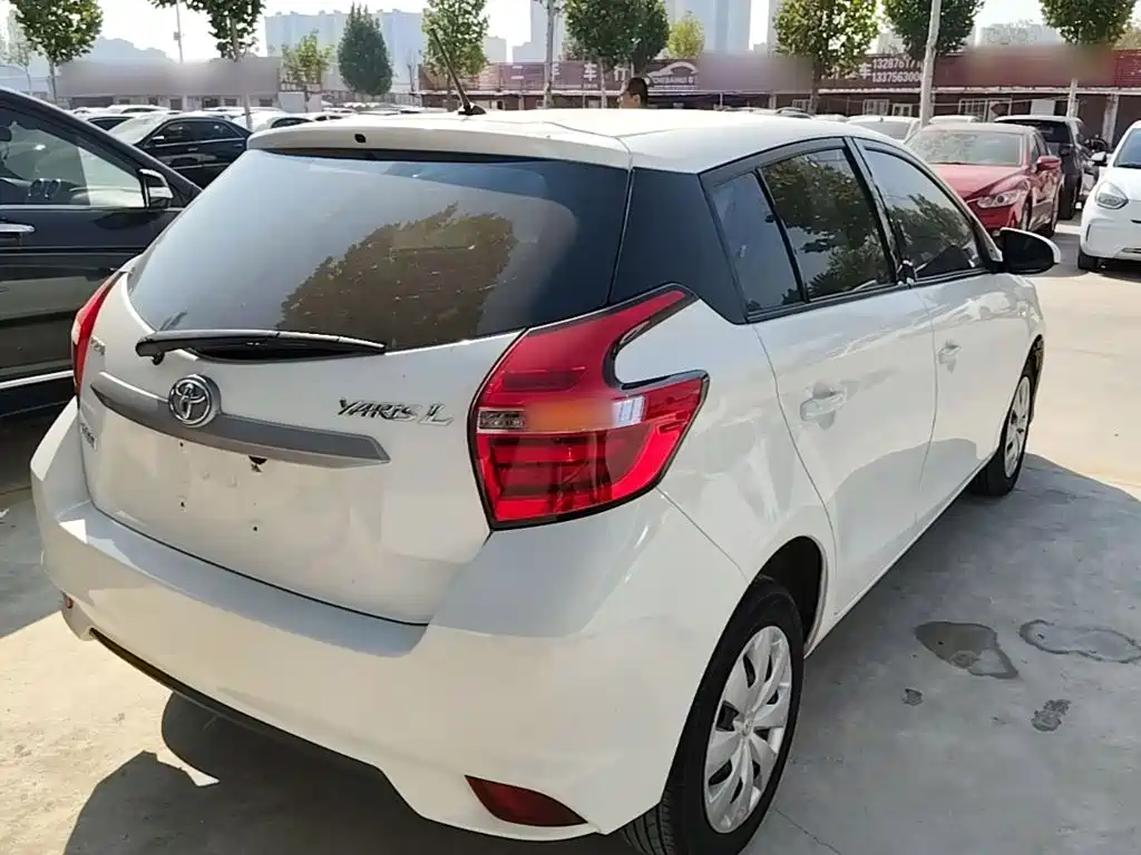 Toyota Yaris L — фото 7