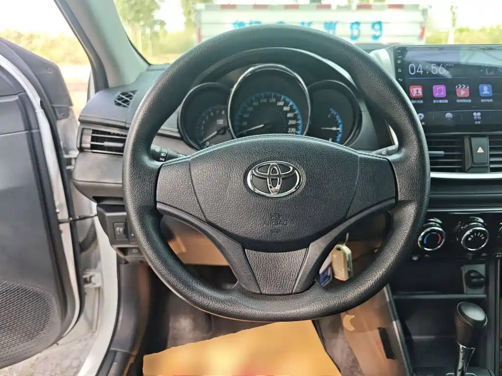 Toyota Yaris L — фото 11