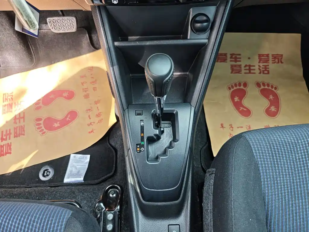 Toyota Yaris L — фото 14