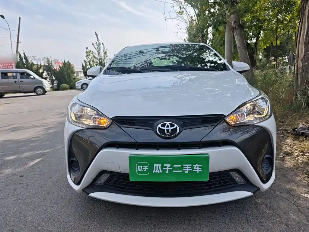 Toyota Yaris L — фото 3