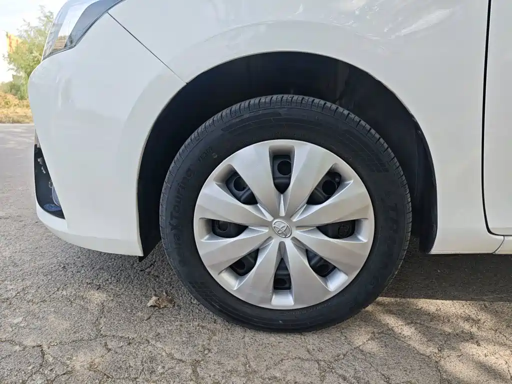 Toyota Yaris L — фото 23