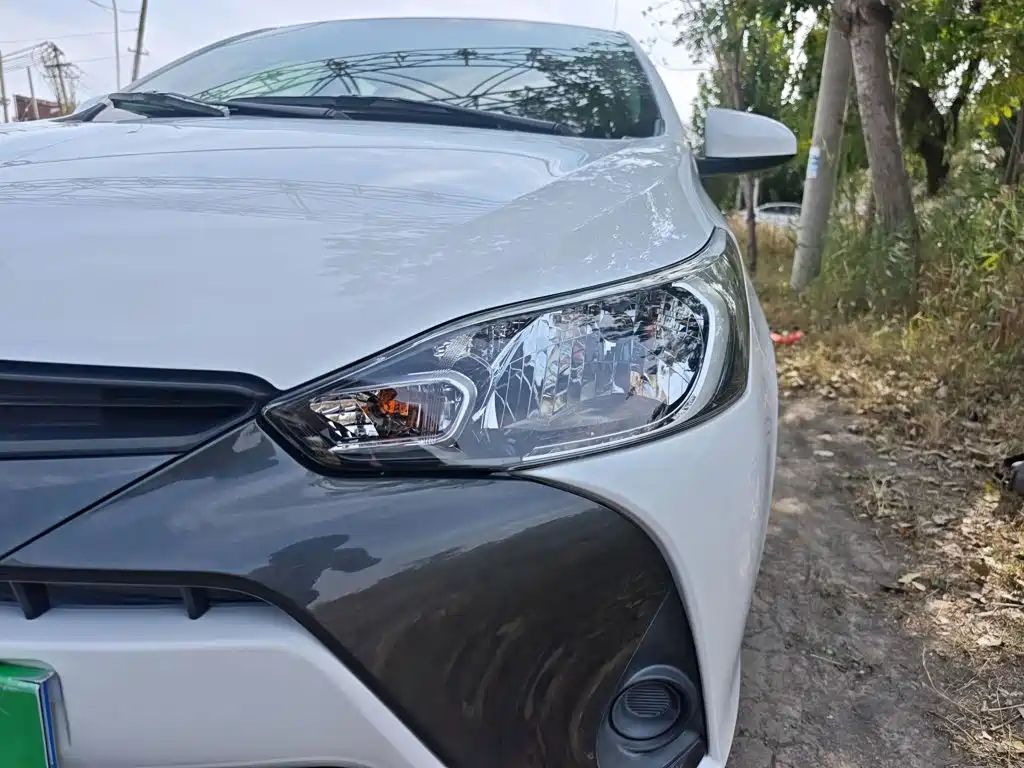Toyota Yaris L — фото 24