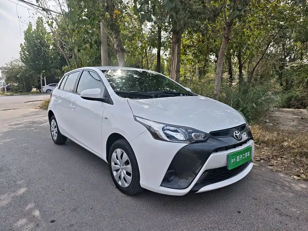 Toyota Yaris L — фото 4