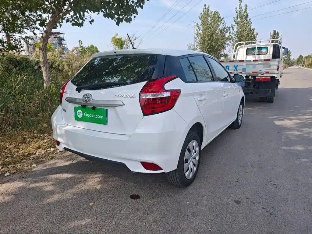 Toyota Yaris L — фото 7