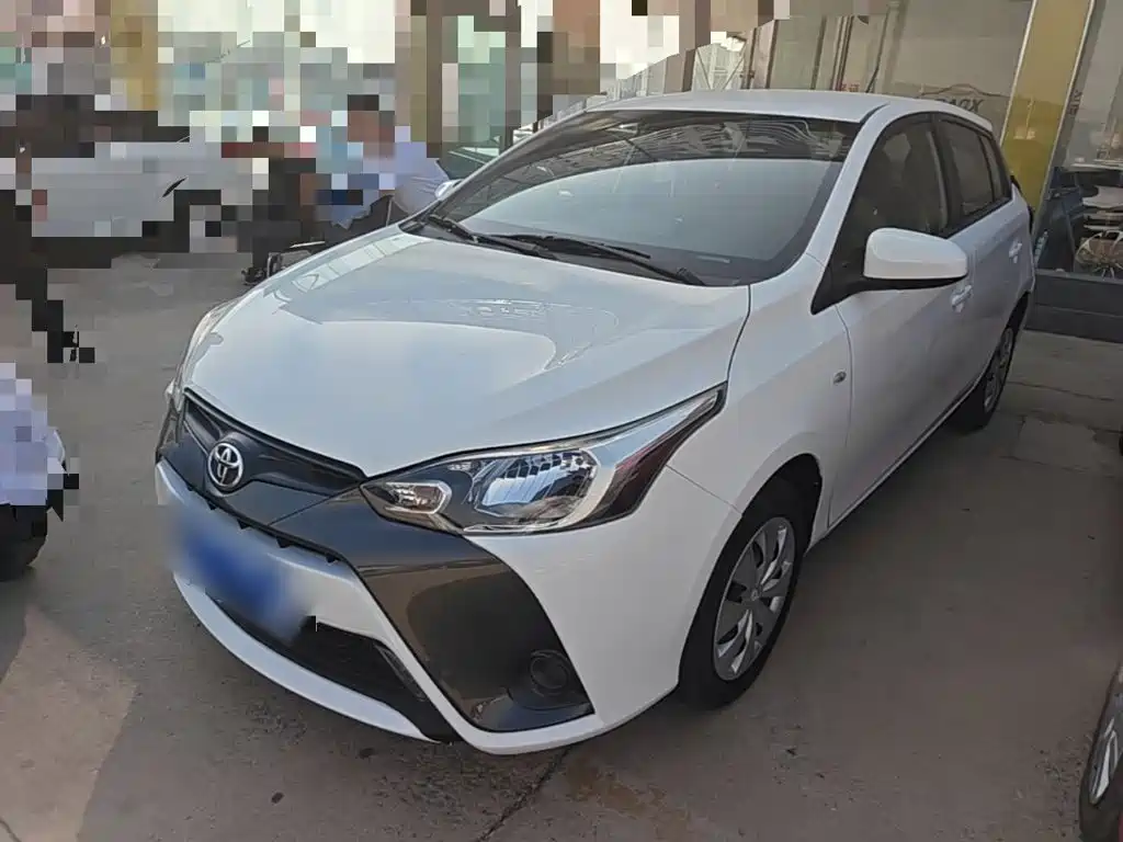 Toyota Yaris L — фото 2