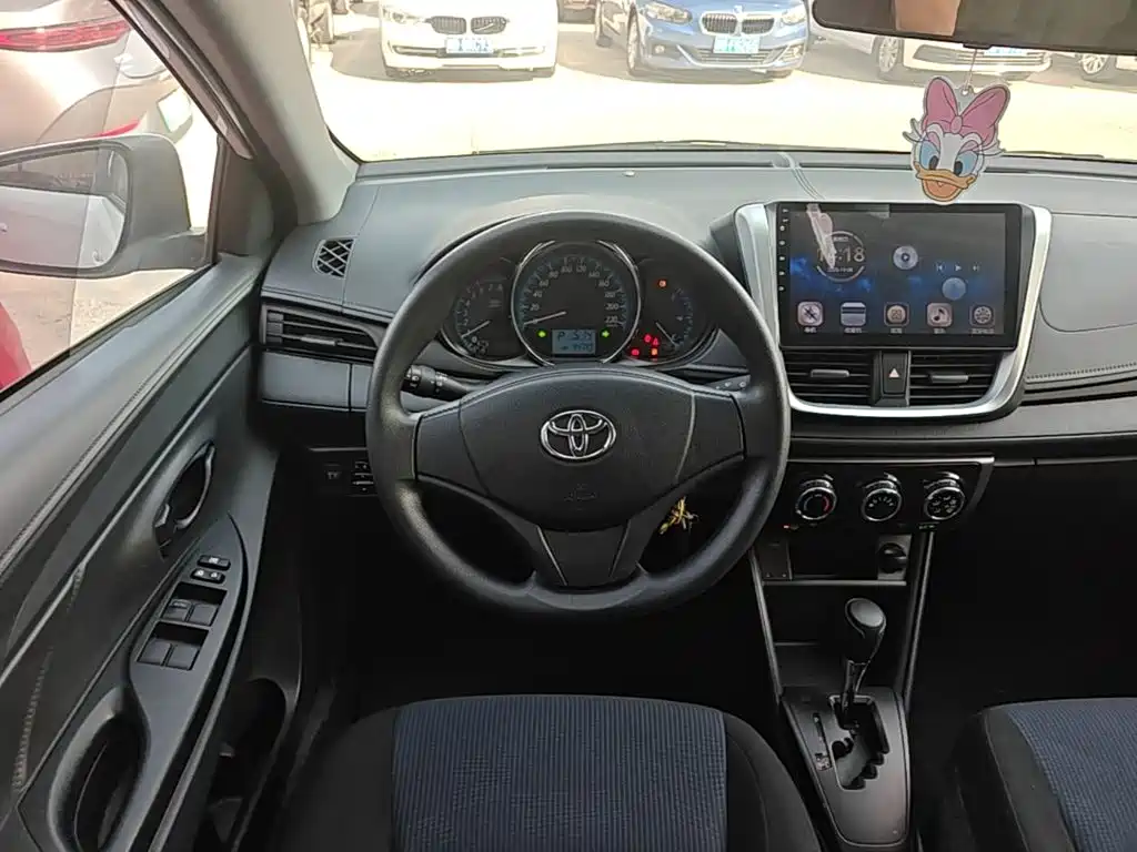 Toyota Yaris L — фото 11