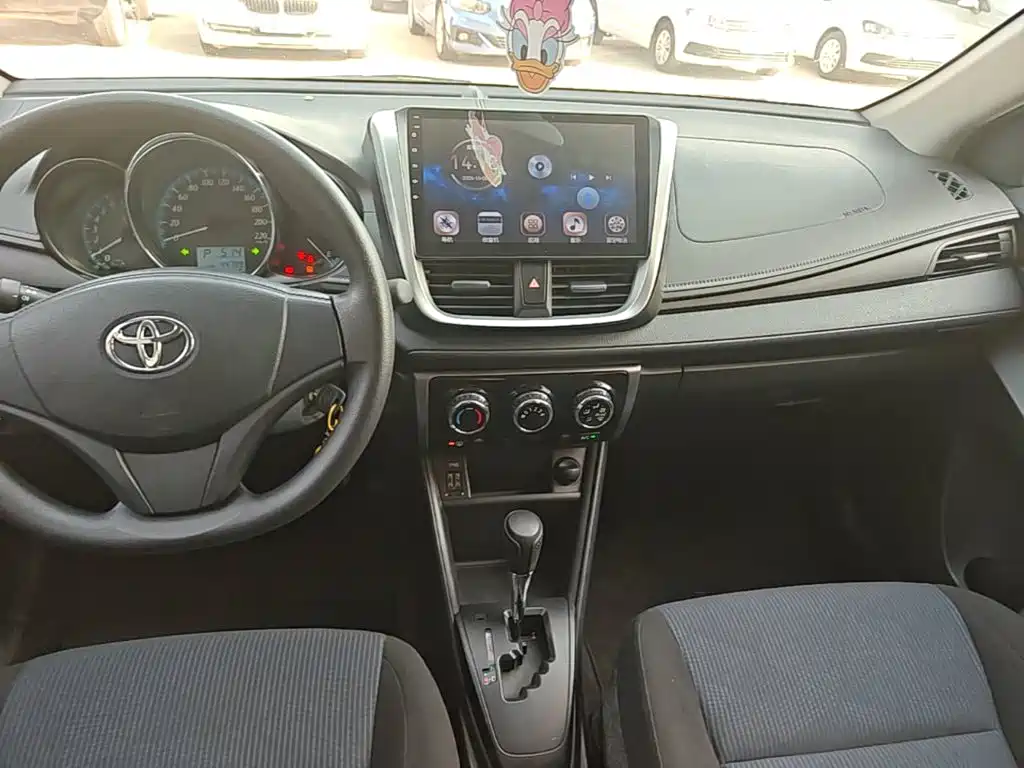 Toyota Yaris L — фото 13