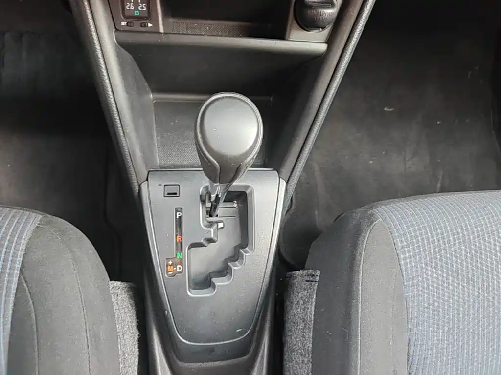 Toyota Yaris L — фото 14