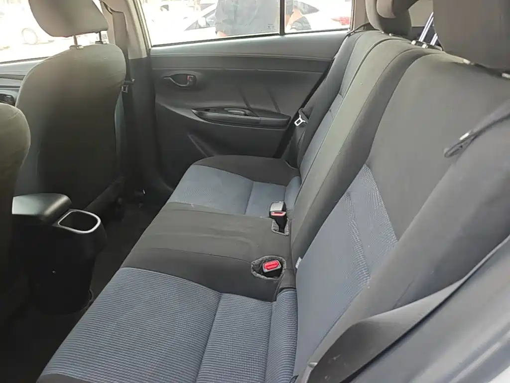 Toyota Yaris L — фото 17