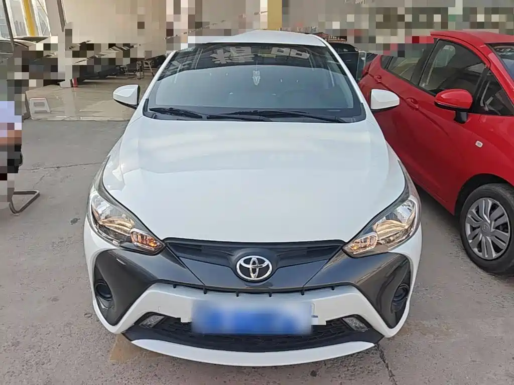 Toyota Yaris L — фото 3