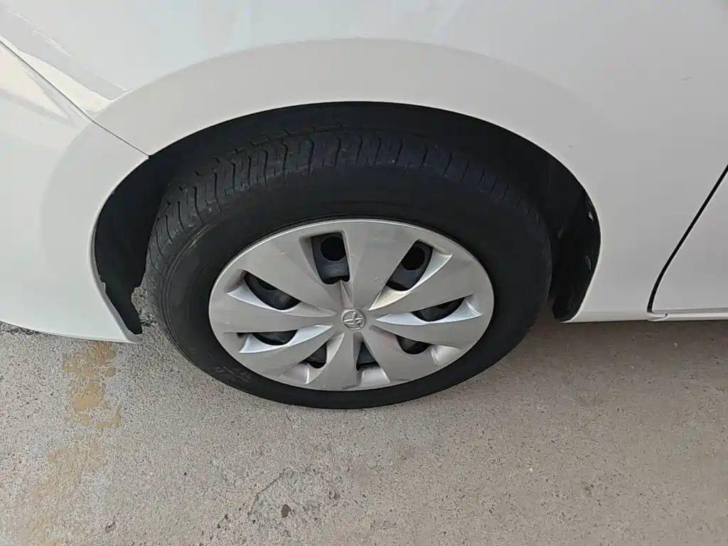 Toyota Yaris L — фото 23