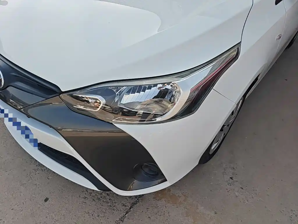 Toyota Yaris L — фото 24