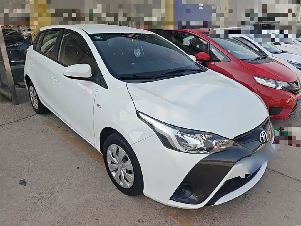Toyota Yaris L — фото 4