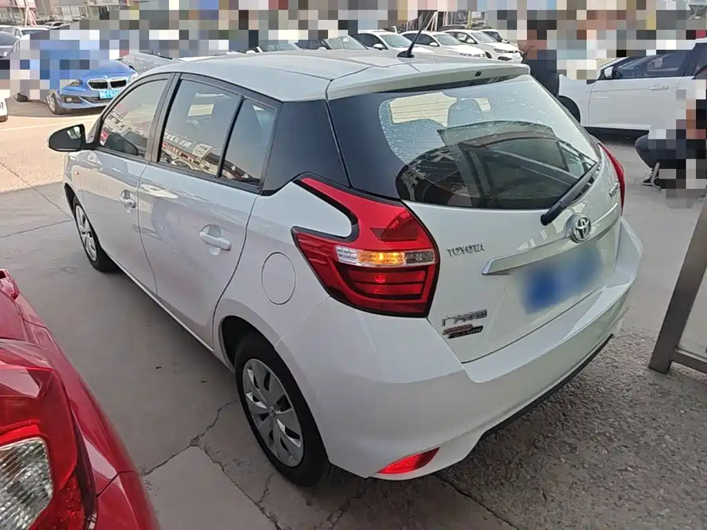 Toyota Yaris L — фото 5