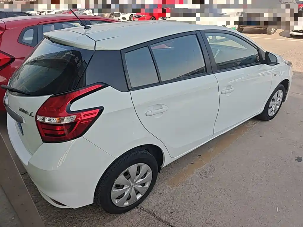 Toyota Yaris L — фото 7