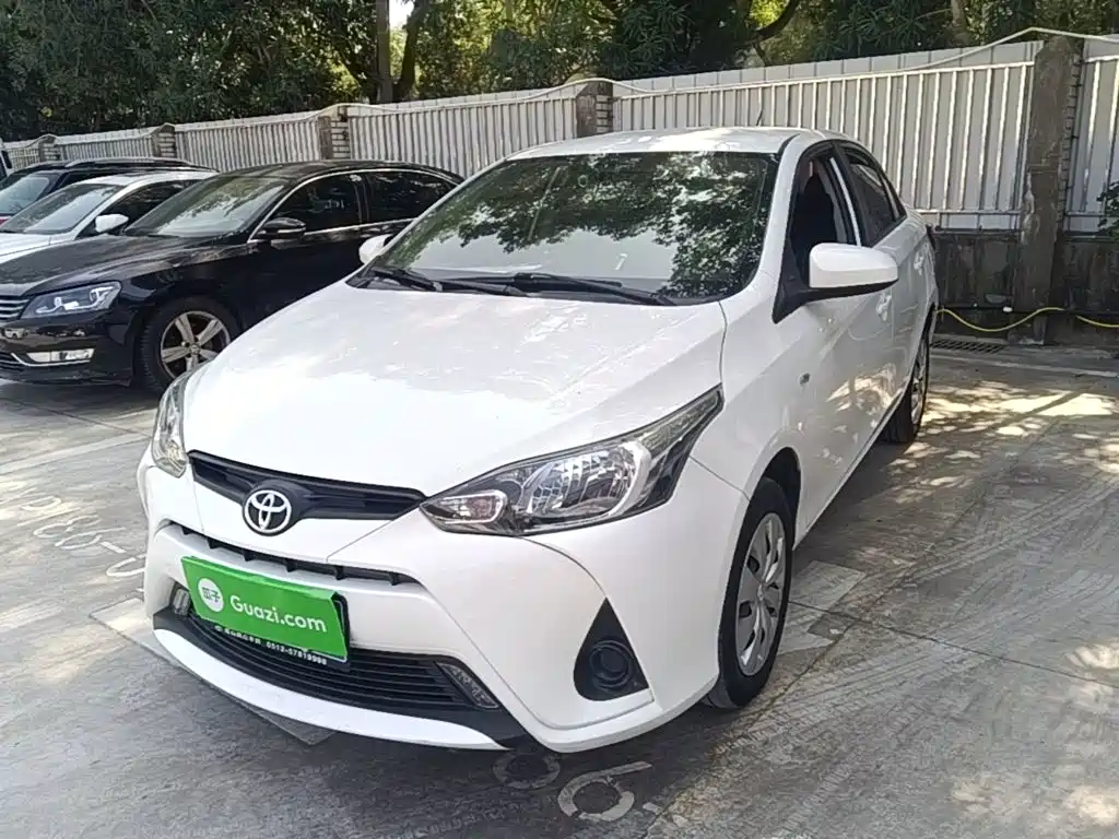 Toyota Yaris L — фото 2