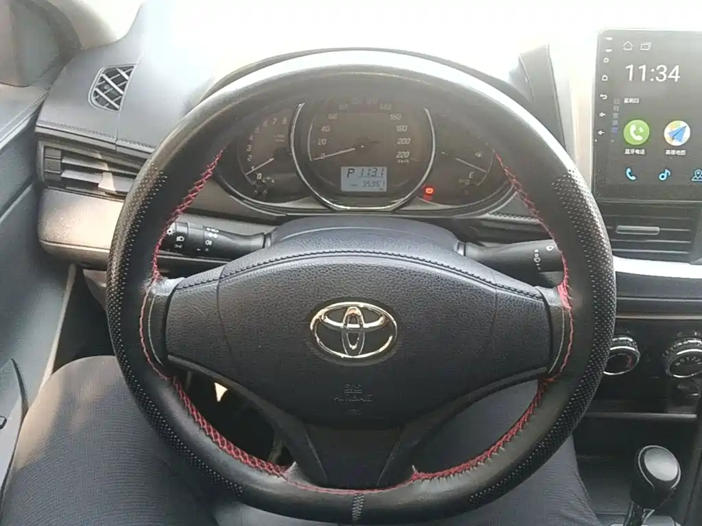 Toyota Yaris L — фото 11
