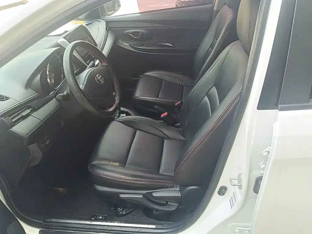 Toyota Yaris L — фото 15