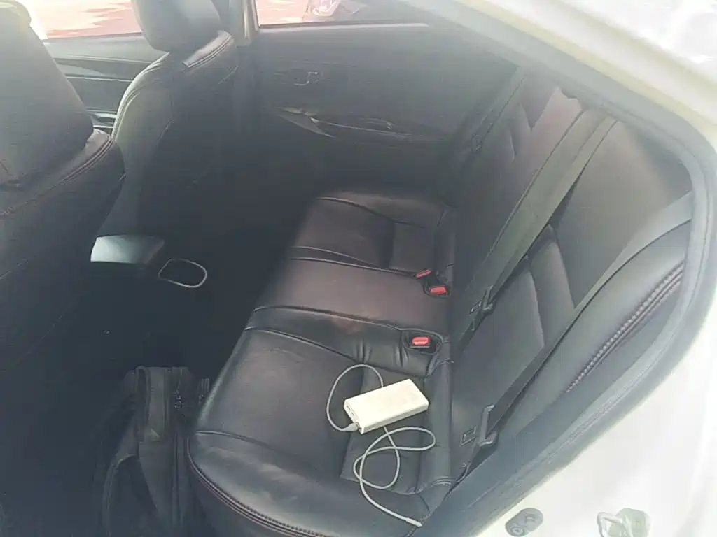 Toyota Yaris L — фото 17