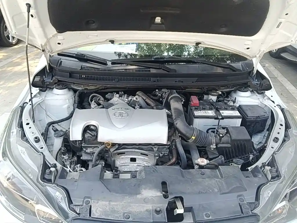 Toyota Yaris L — фото 20