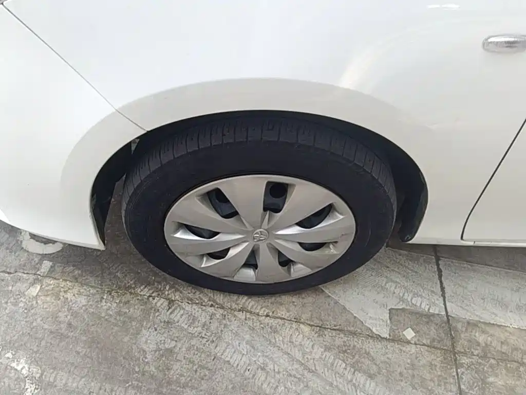 Toyota Yaris L — фото 23