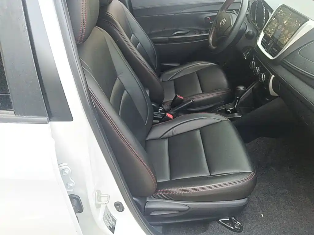 Toyota Yaris L — фото 25