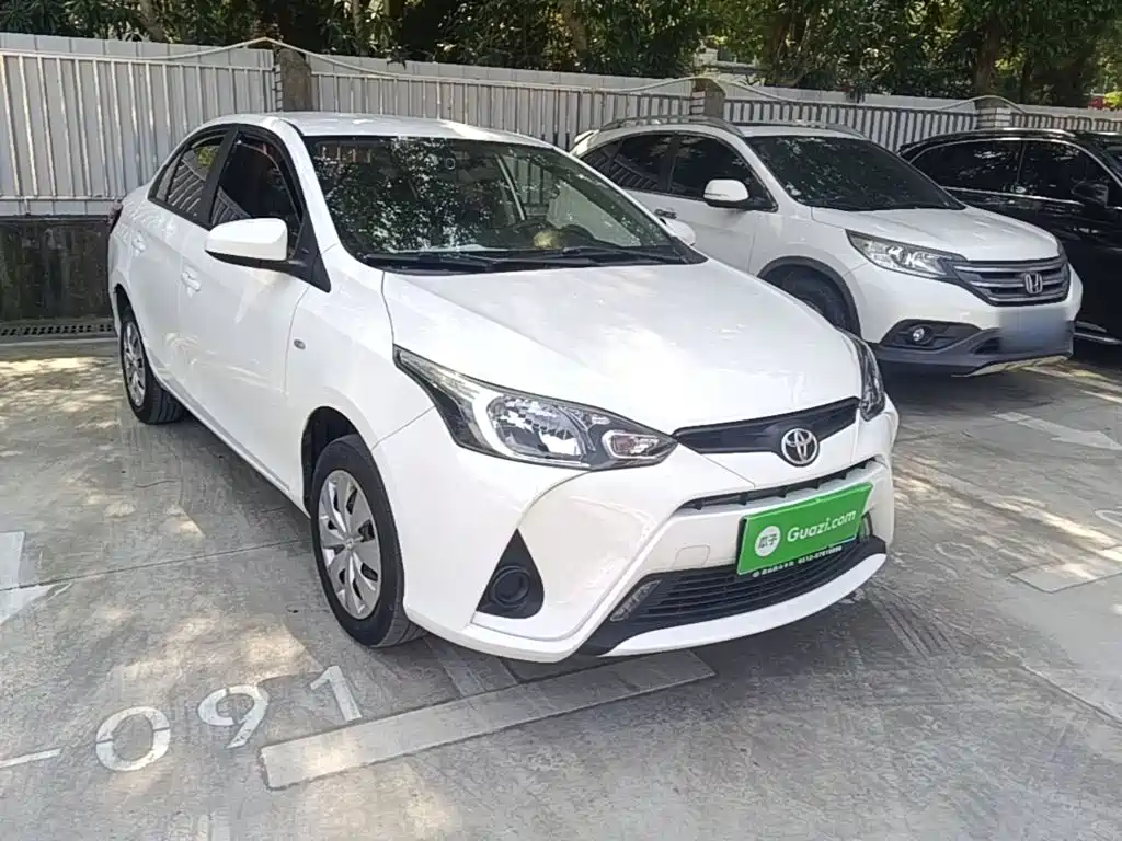 Toyota Yaris L — фото 4