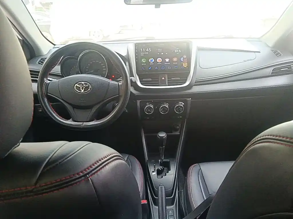 Toyota Yaris L — фото 10