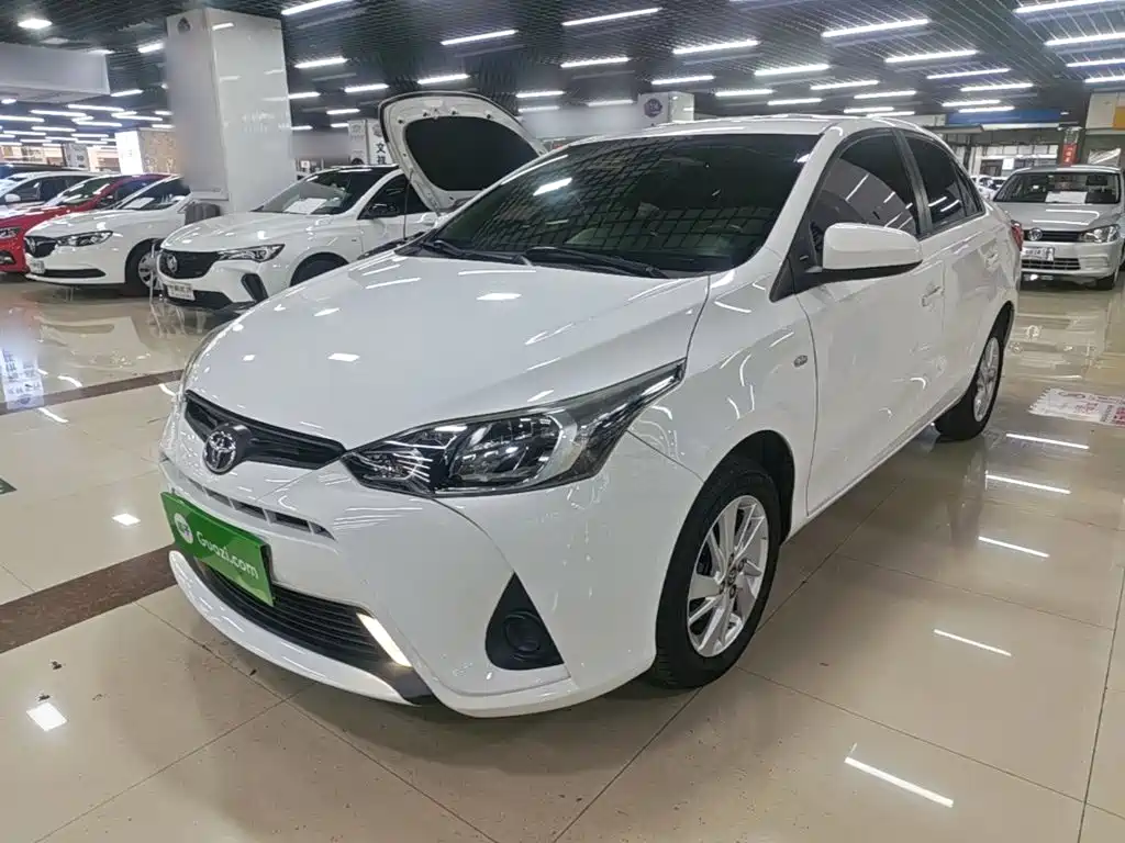 Toyota Yaris L — фото 2