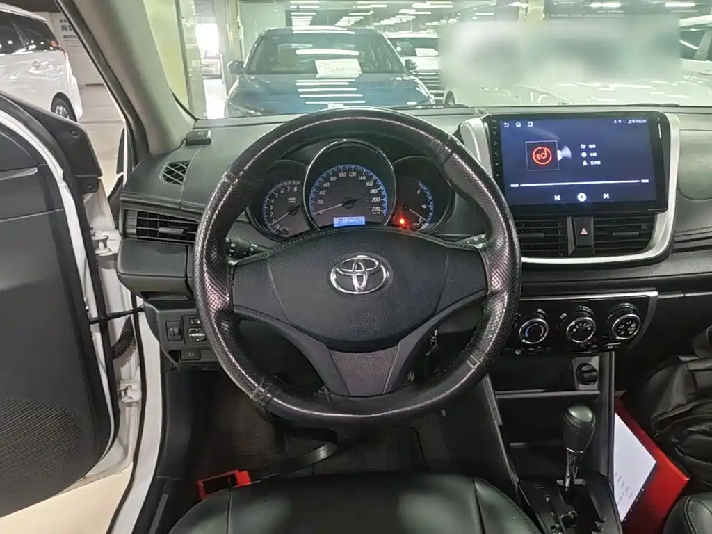 Toyota Yaris L — фото 11