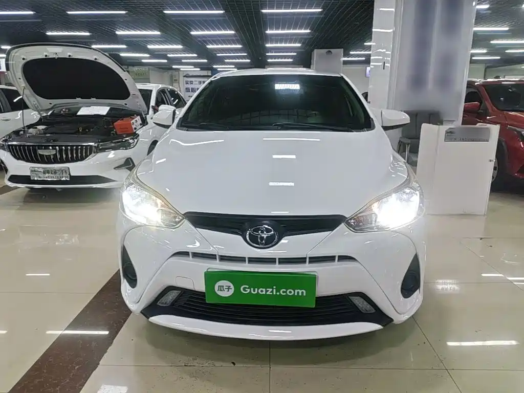 Toyota Yaris L — фото 3