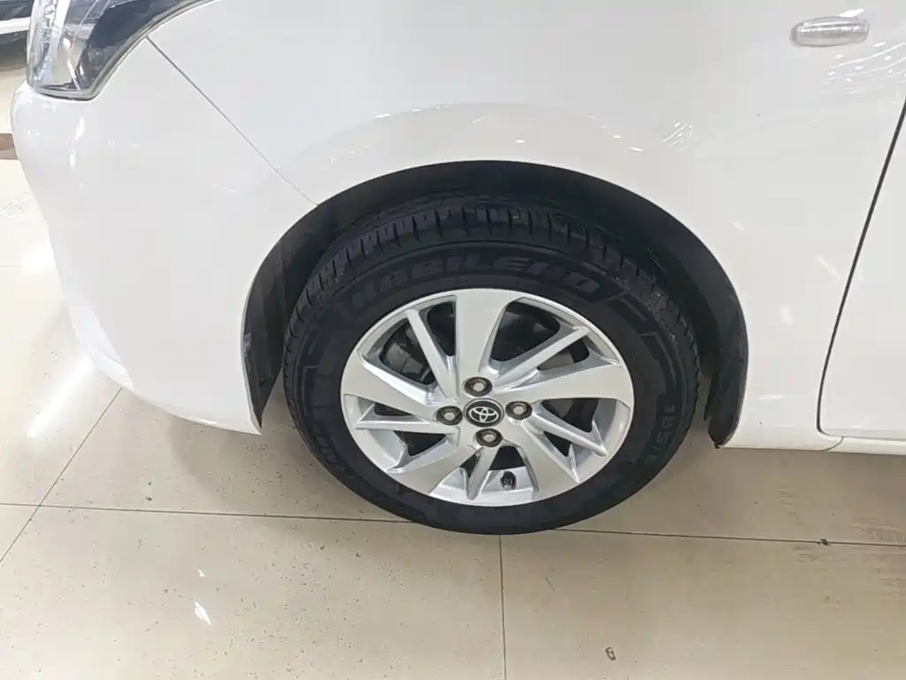 Toyota Yaris L — фото 23