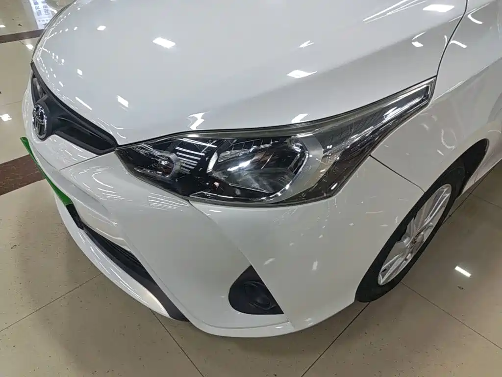Toyota Yaris L — фото 24