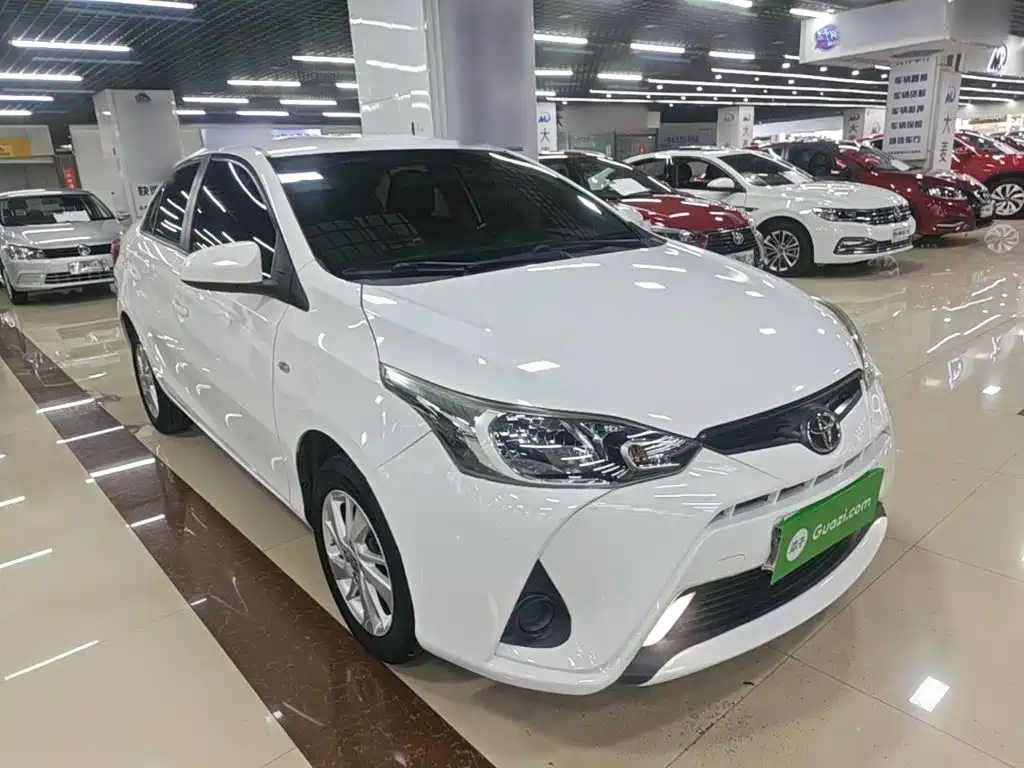 Toyota Yaris L — фото 4