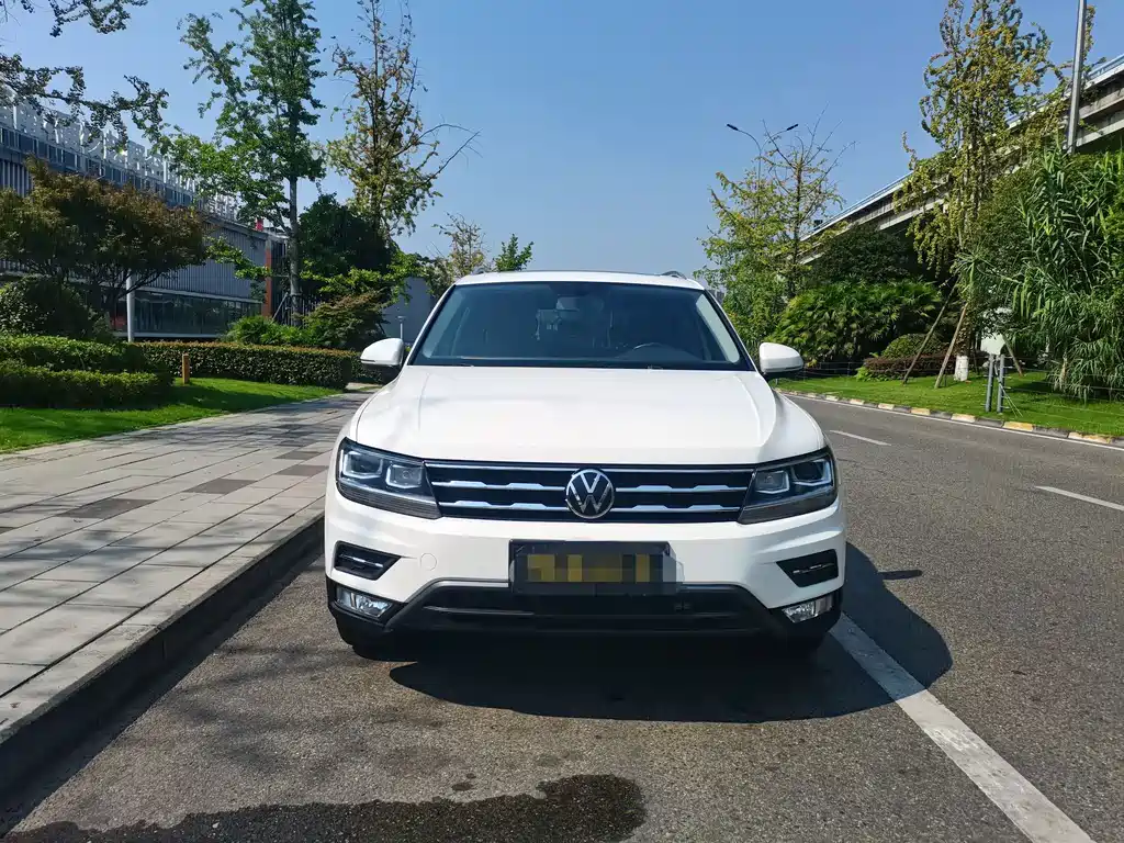 Volkswagen Tiguan L — фото 2