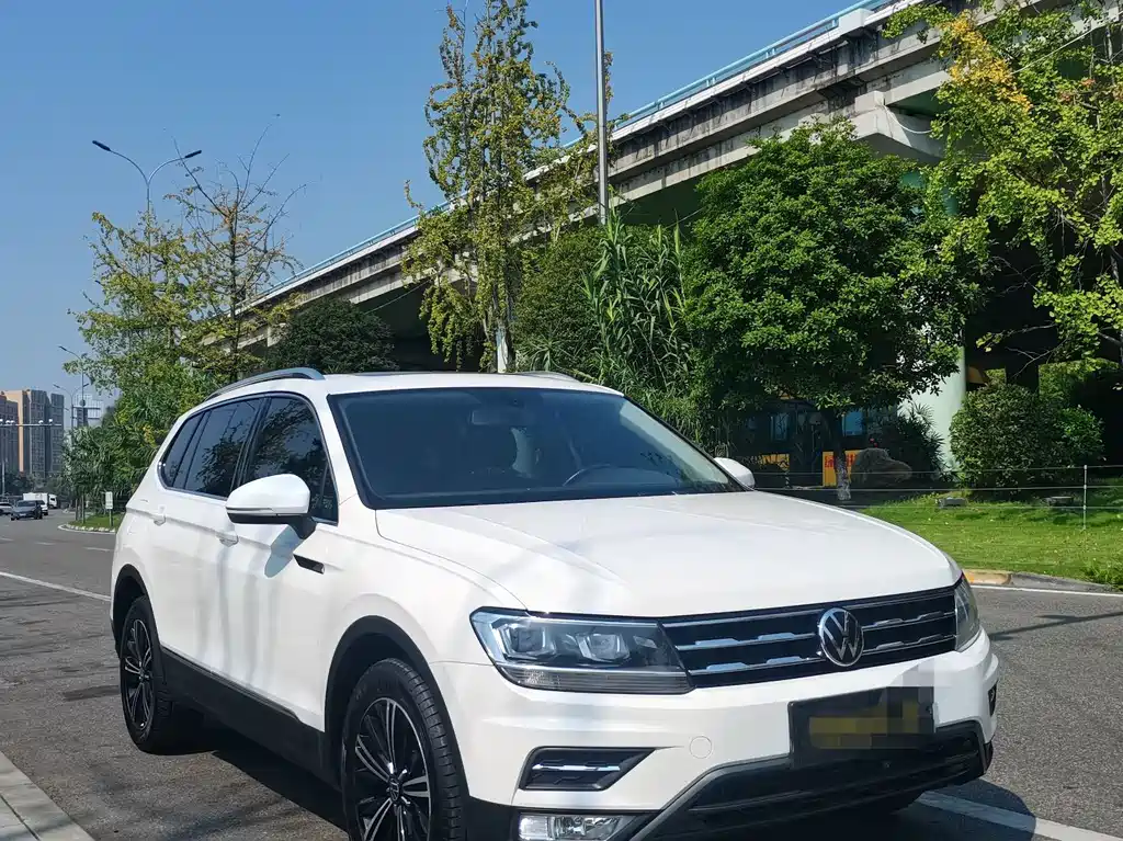 Volkswagen Tiguan L — фото 3