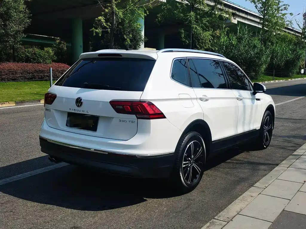 Volkswagen Tiguan L — фото 7