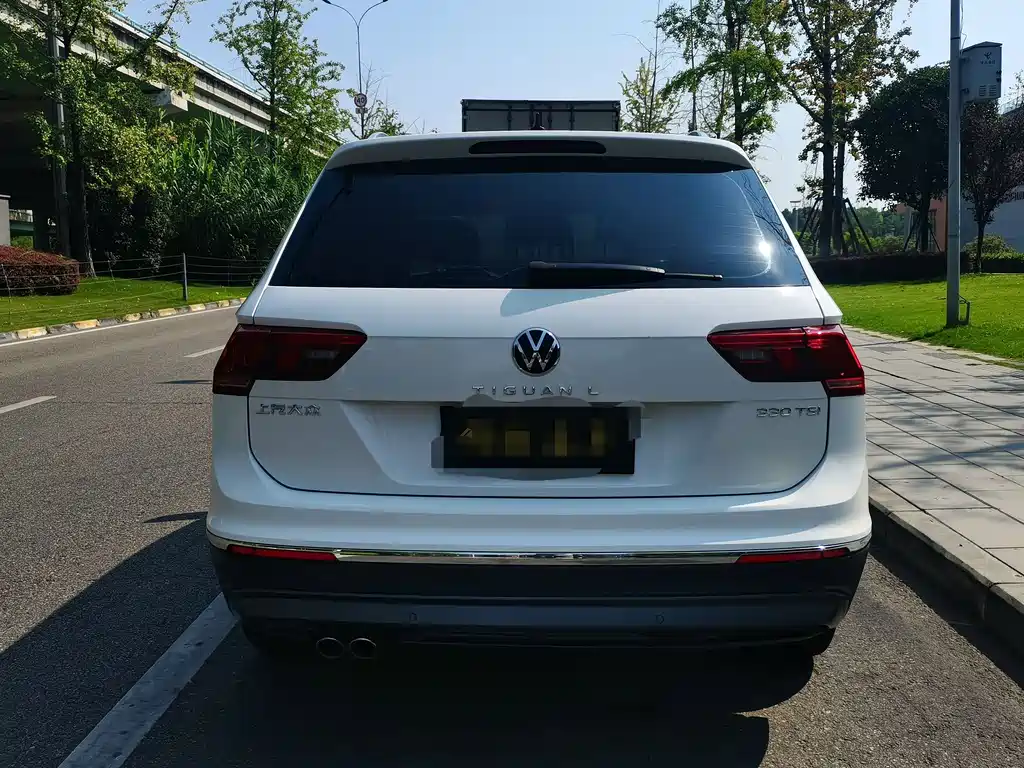 Volkswagen Tiguan L — фото 8