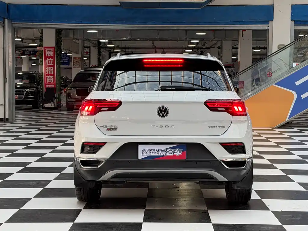 Volkswagen T-Roc — фото 20