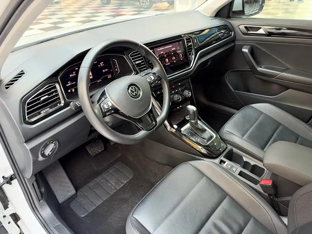 Volkswagen T-Roc — фото 5