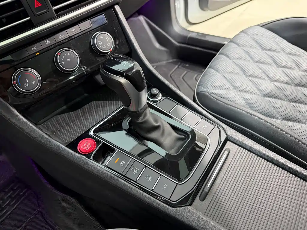 Volkswagen Sagitar — фото 8