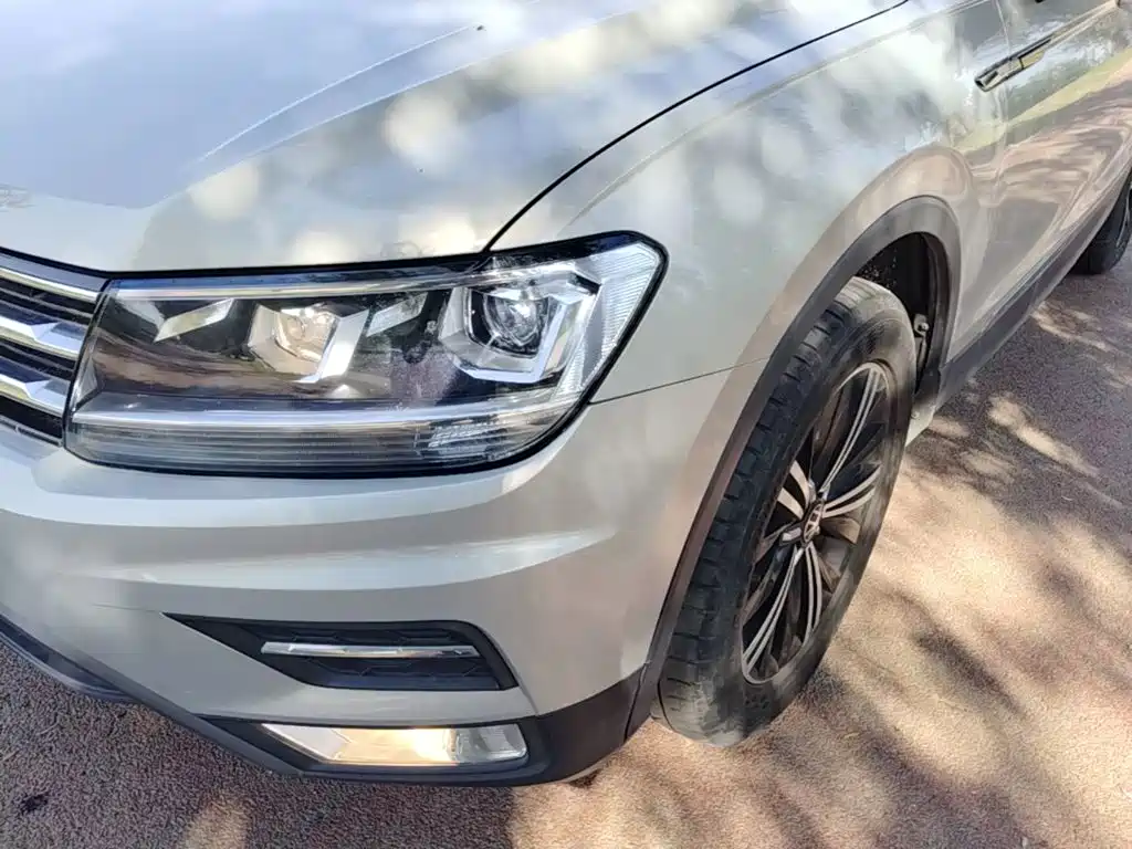 Volkswagen Tiguan L — фото 24