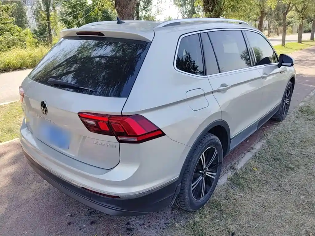 Volkswagen Tiguan L — фото 7