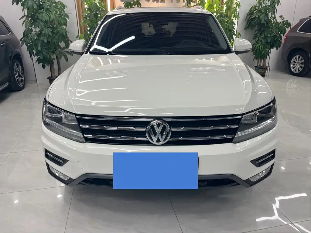 Volkswagen Tiguan L — фото 2