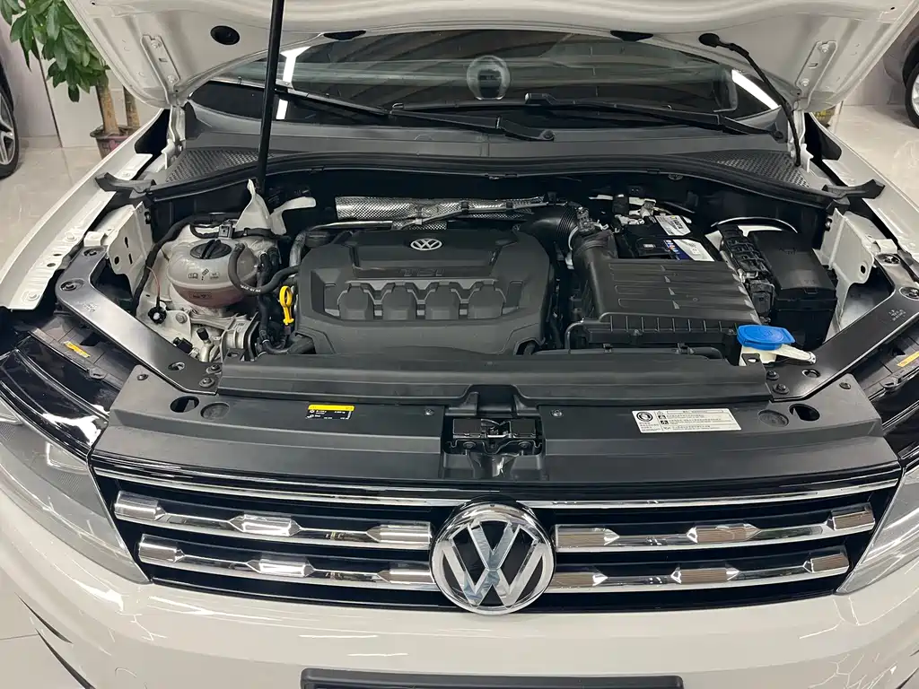 Volkswagen Tiguan L — фото 14