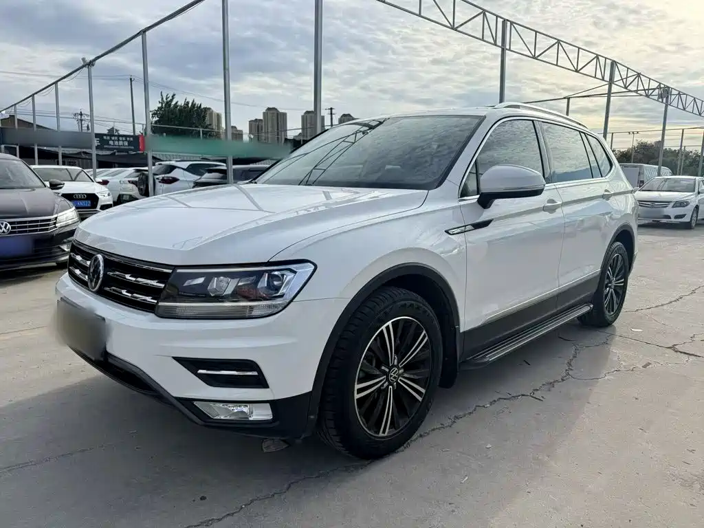 Volkswagen Tiguan L — фото 2