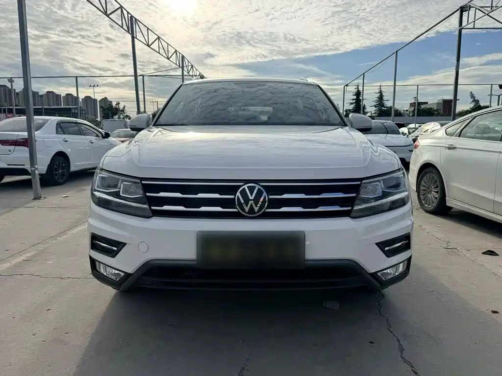 Volkswagen Tiguan L — фото 3