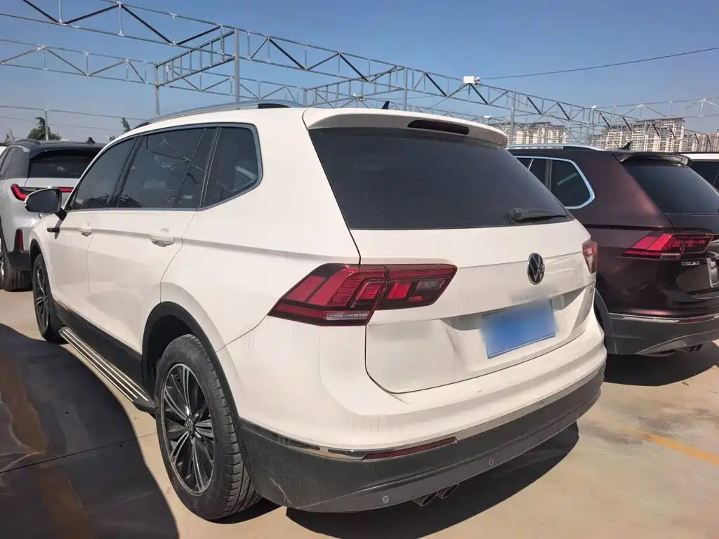 Volkswagen Tiguan L — фото 7