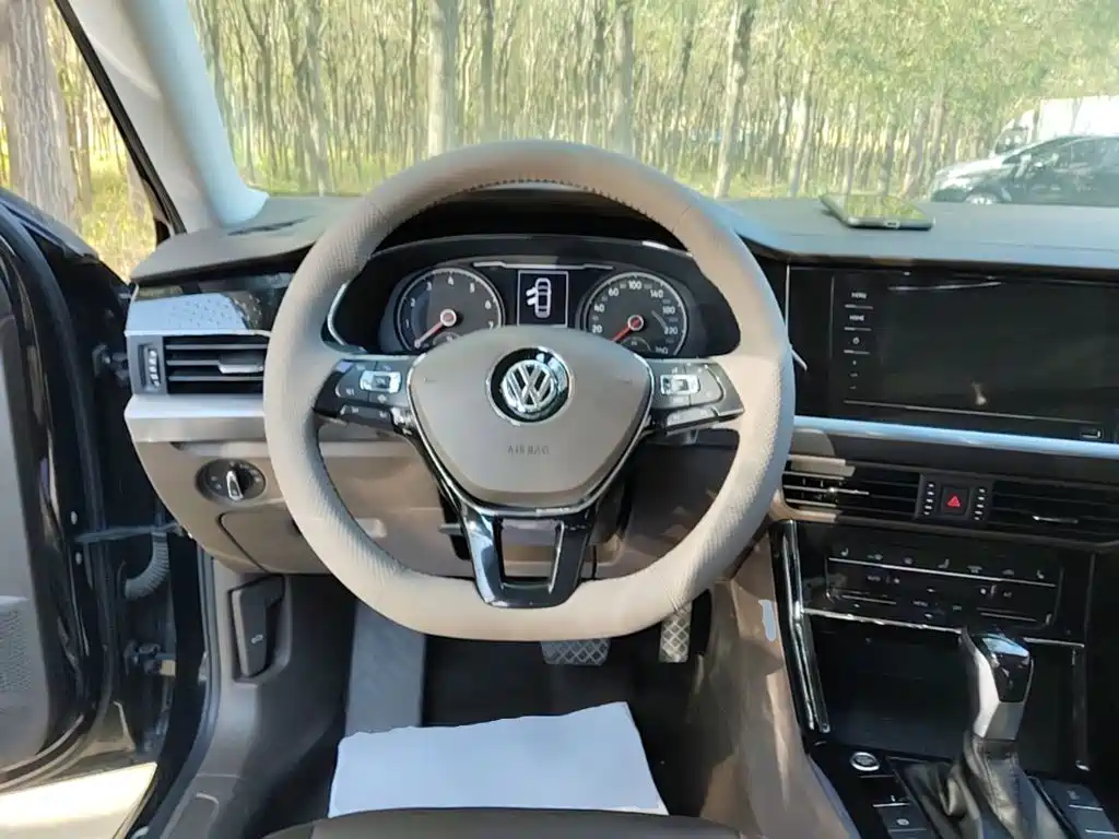 Volkswagen Passat — фото 11