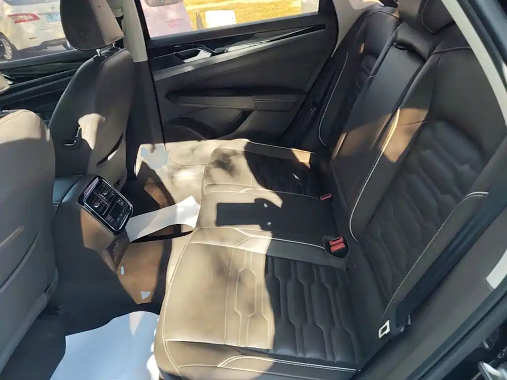 Volkswagen Passat — фото 17